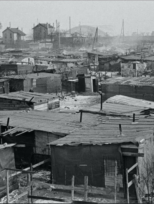 Une vie en transit, ou l'illusion du provisoire (2024) poster