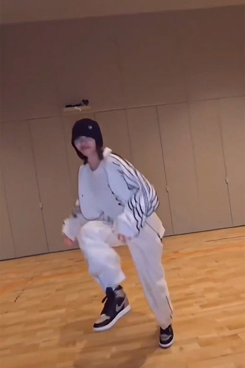 나는 삼십번씩 보고싶은데 자꾸 영상이 넘어가는거야 짜증나서 한시간짜리로 만듬 poster