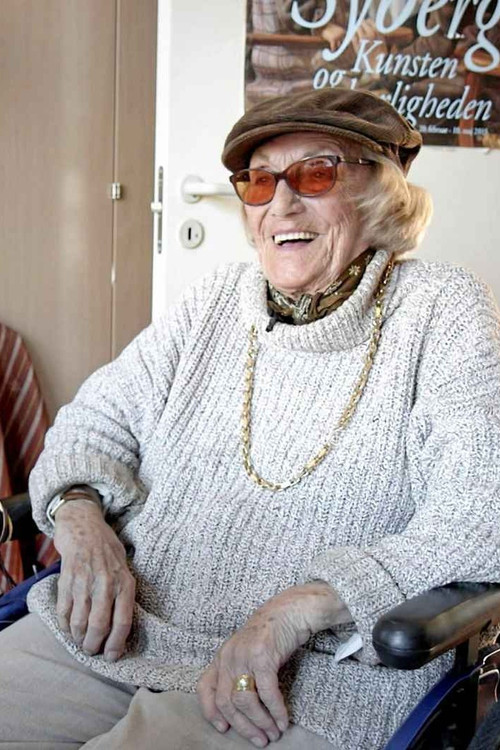 Skøn, skæv og 98 (2019) poster