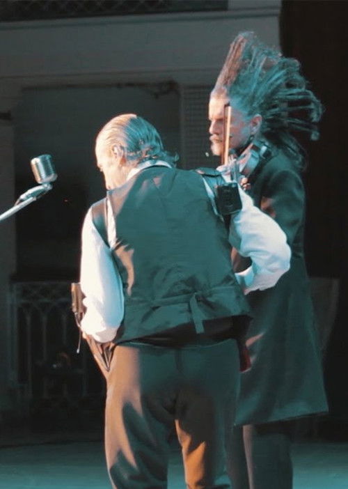 Por Entre As Frestas (2020) poster