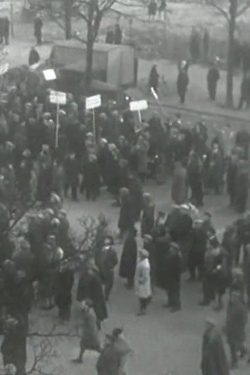 Manifestation de travailleurs à Paris pour protester contre la montée du chômage (1933) poster