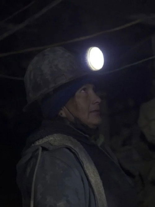 En el yacimiento Simón L. Patiño (2024) poster