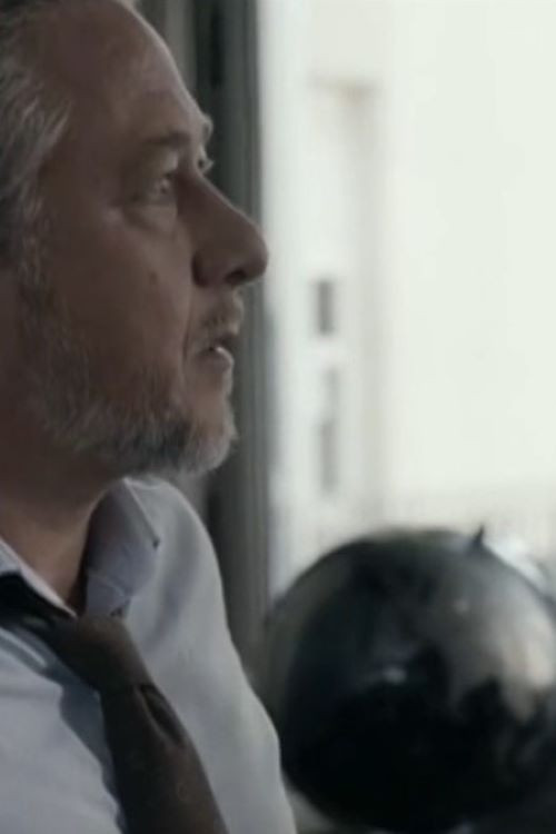 Attention spoiler (2017) poster