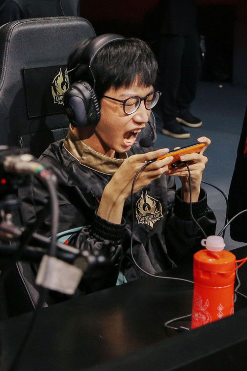 Born to Win: the King Pro League Saga (2020) poster