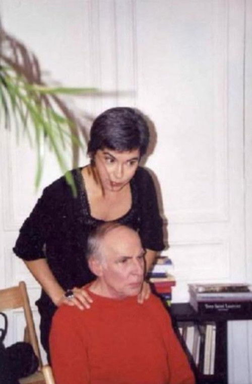 Elle critique tout ! (2004) poster