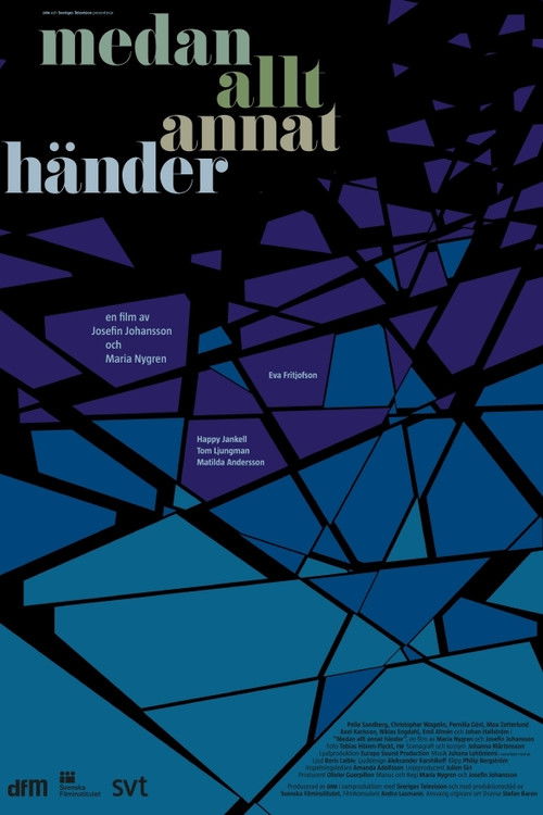 Medan allt annat händer (2011) poster