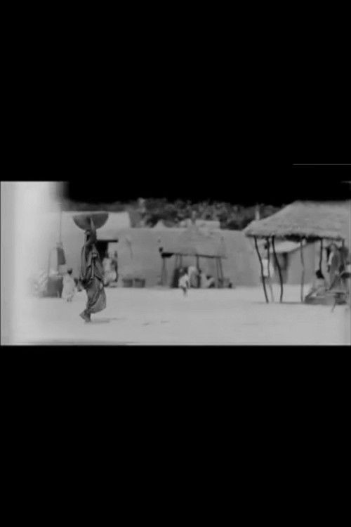 Femme Ouolofe (Sénégal) en marche avec poids sur sa tête (1895) poster