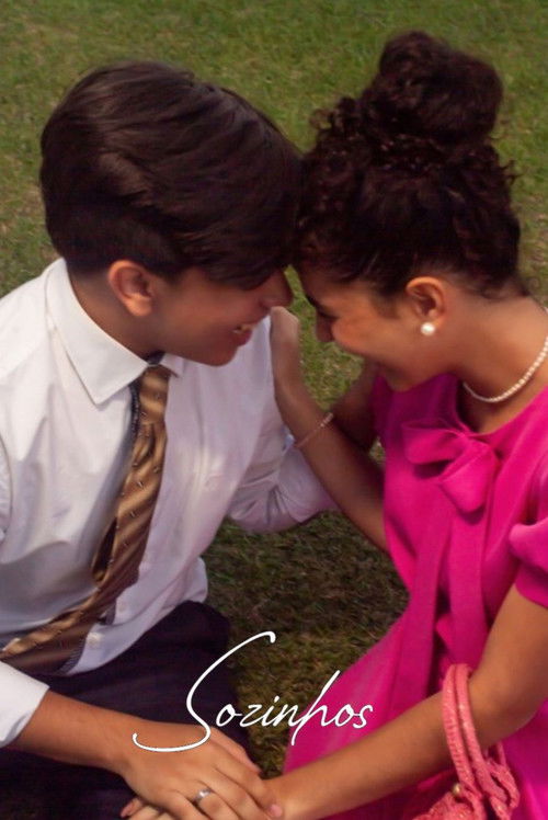 Sozinhos (2025) poster