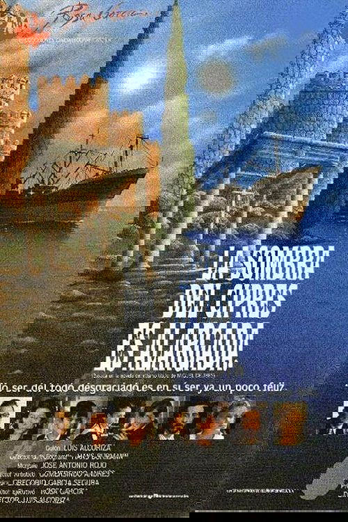 La sombra del ciprés es alargada (1990) poster