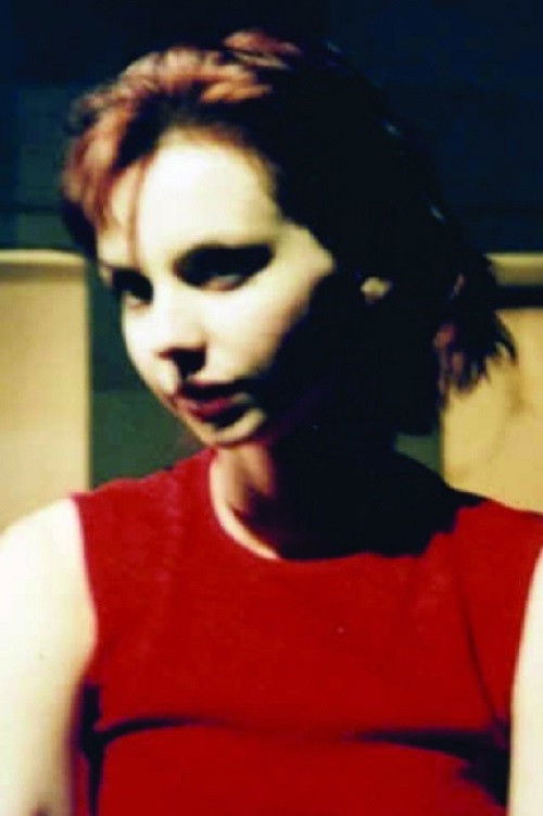 Bajo figuras (2000) poster