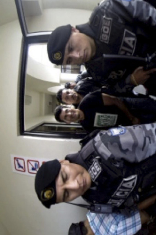 Javier con i, Íntag (2018) poster