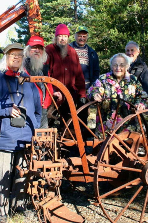 Sotungin kylähullut (2014) poster