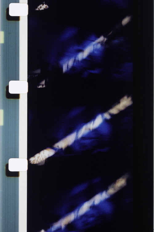 Couleurs délicieuses sur fond bleu (1977) poster